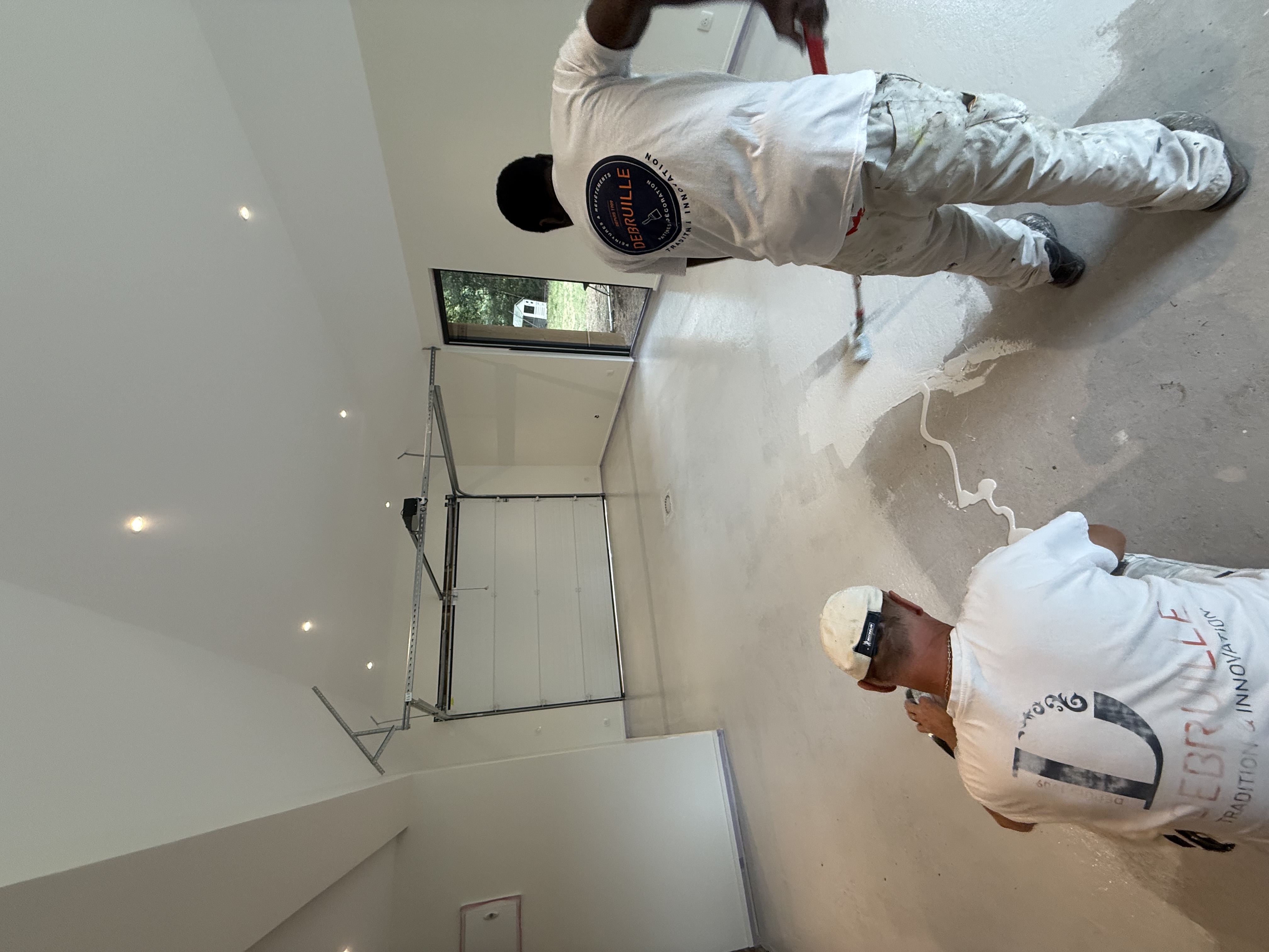 Équipes Debruille intervenant sur un chantier de rénovation intérieure