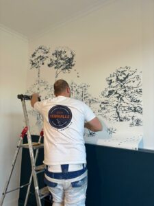 Réalisation terminée avec revêtement mural décoratif